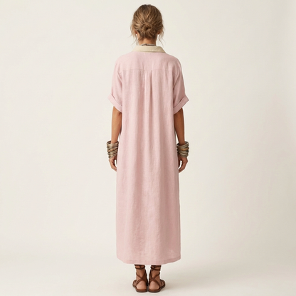 Kamira | Robe chemise maxi à col contrasté, boutonnée sur le devant, manches courtes